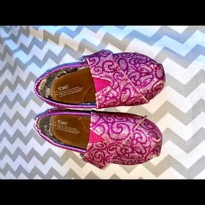 Toddler toms shoes